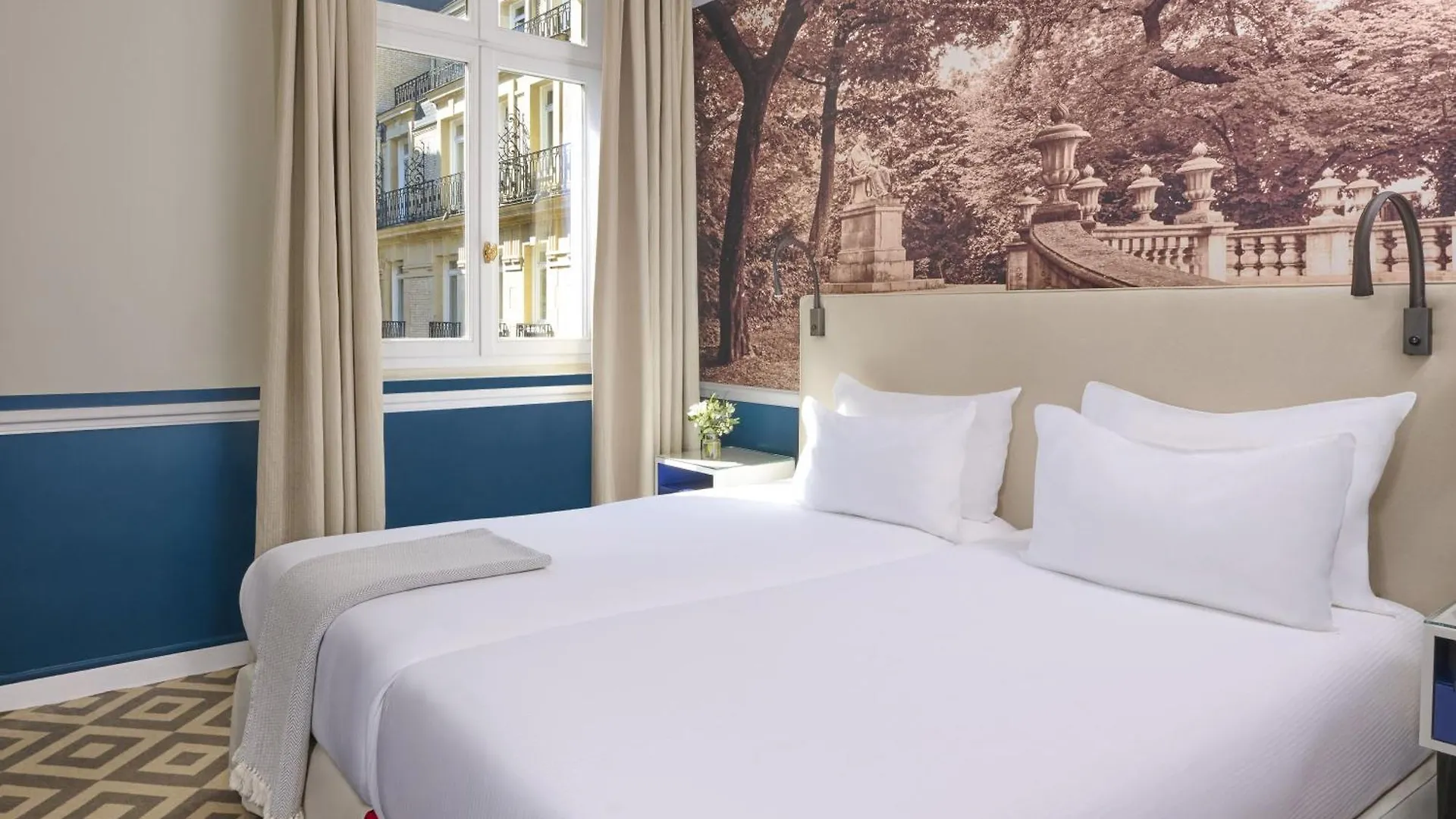***** Hotel Fraser Suites Le Claridge Champs-Elysees Paris France