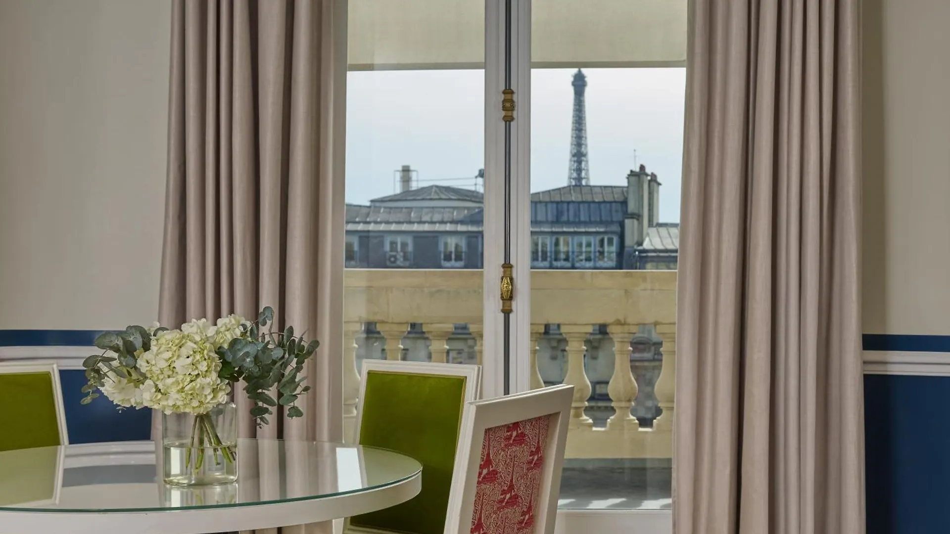 ***** Hotel Fraser Suites Le Claridge Champs-Elysees Paris France