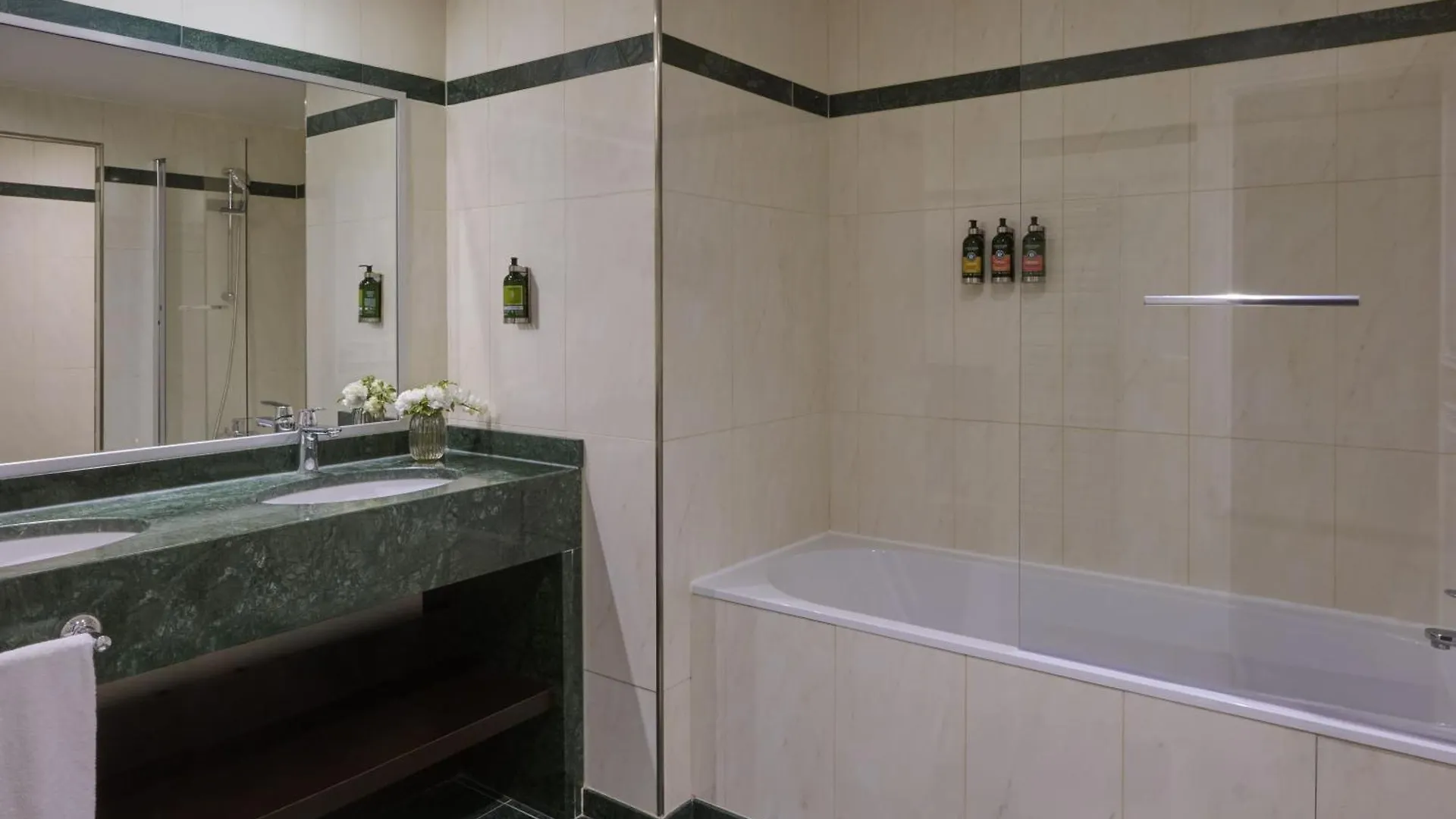 Fraser Suites Le Claridge Champs-Elysees Paris 5*,  France