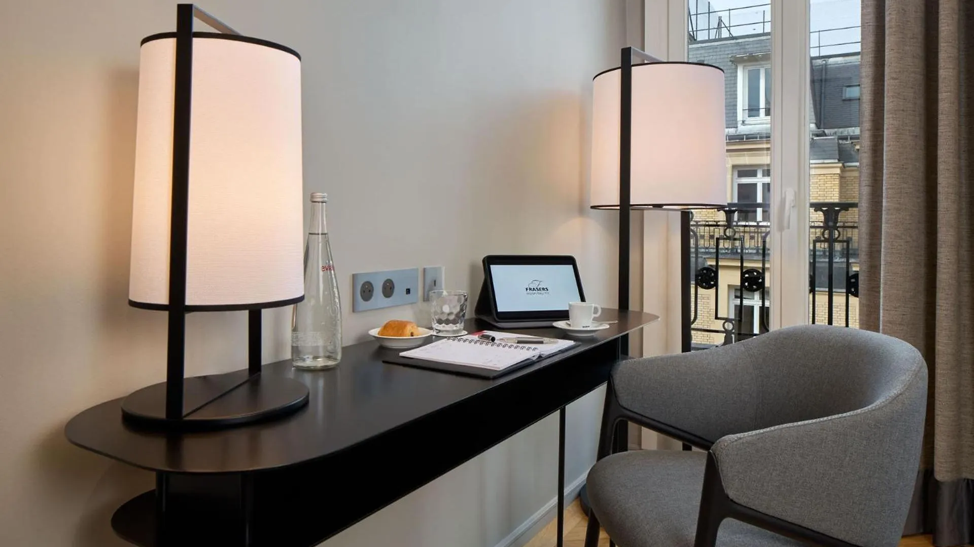 ***** Hotel Fraser Suites Le Claridge Champs-Elysees Paris France