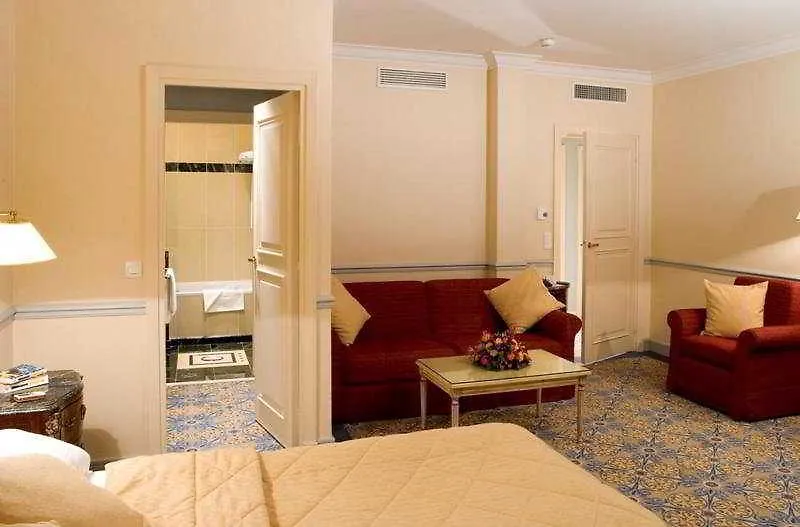 Fraser Suites Le Claridge Champs-Elysees Paris 5*,