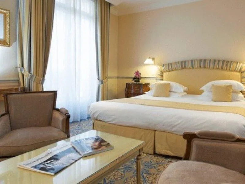 Fraser Suites Le Claridge Champs-Elysees Paris 5*,